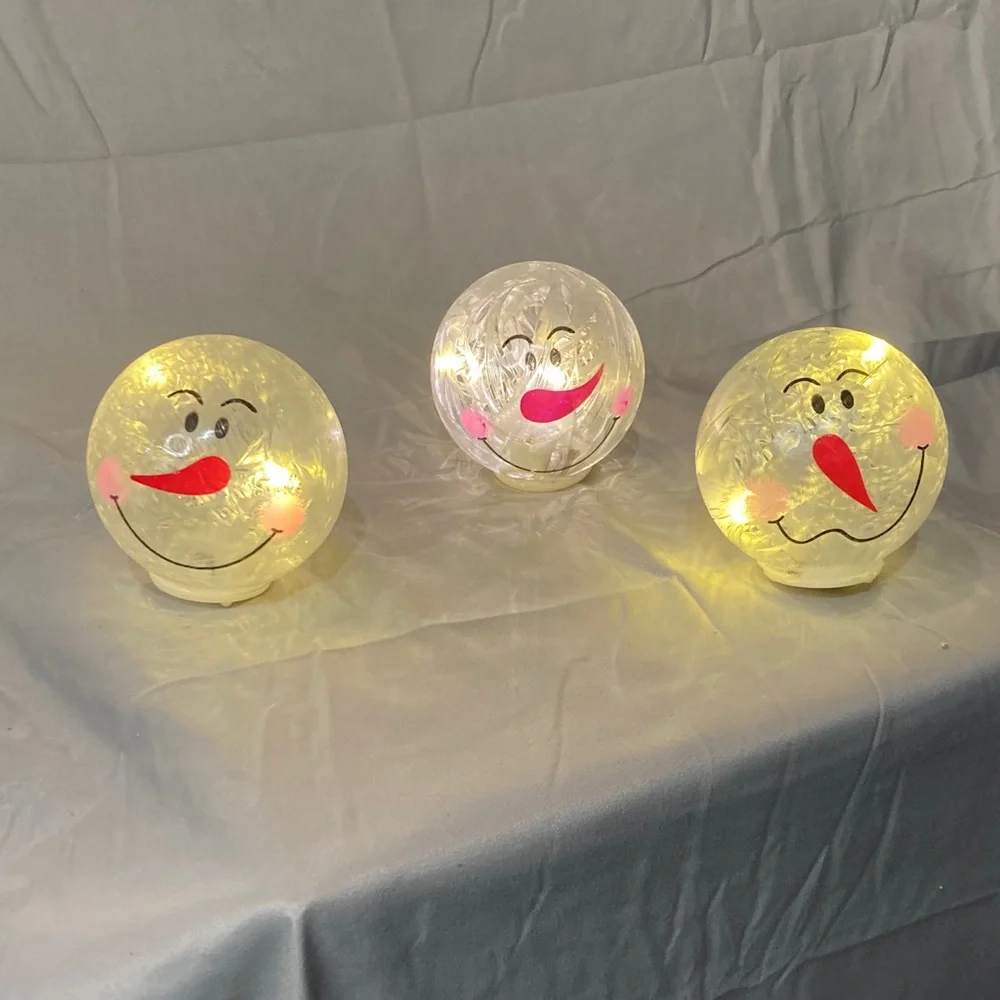 Smiling Face LED Snow Balls (Plastic set of 3)